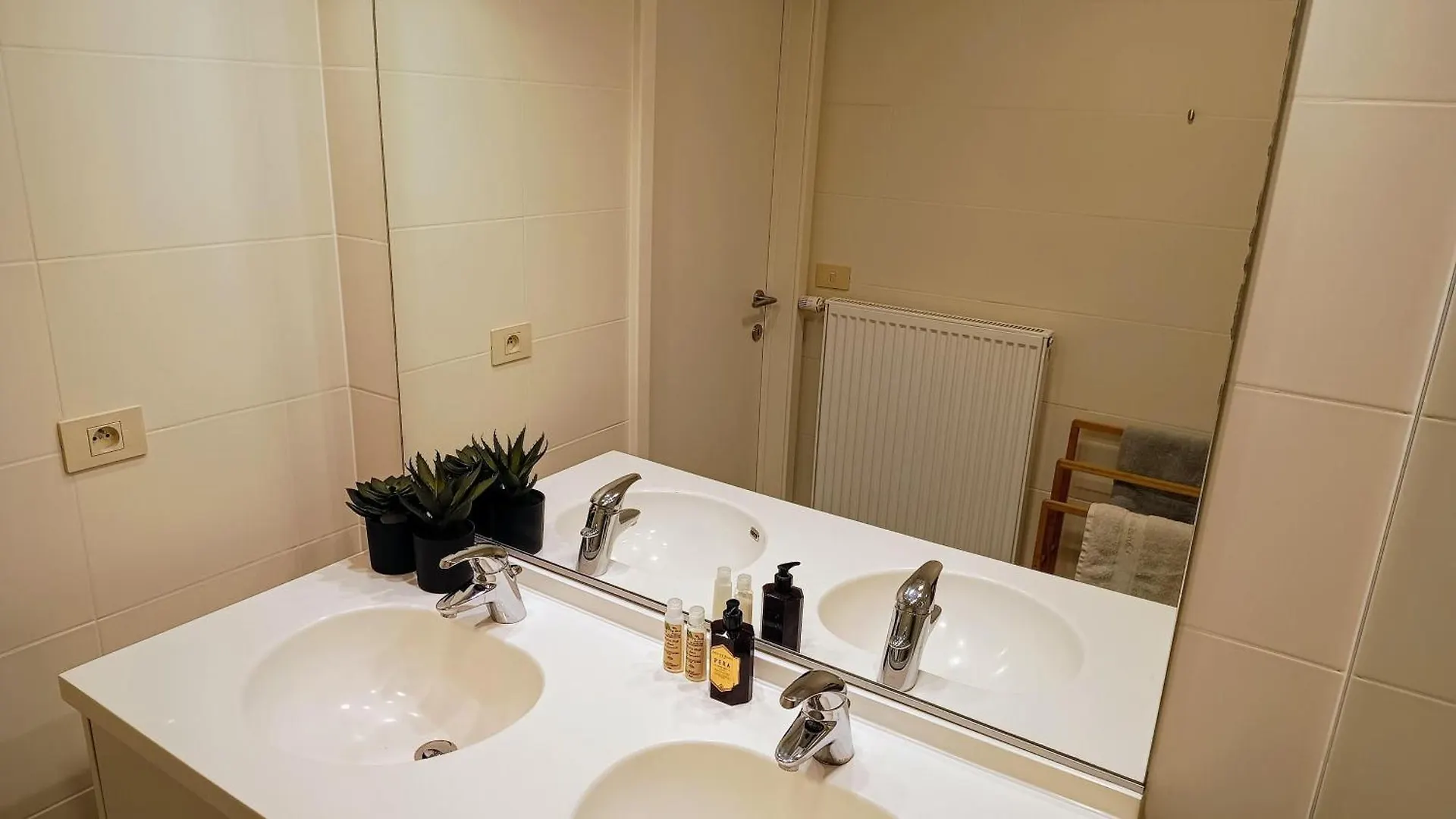 Huswell - Sunny Terrace With Harbour View - 5-Min Walk To Station Apartment Ostend