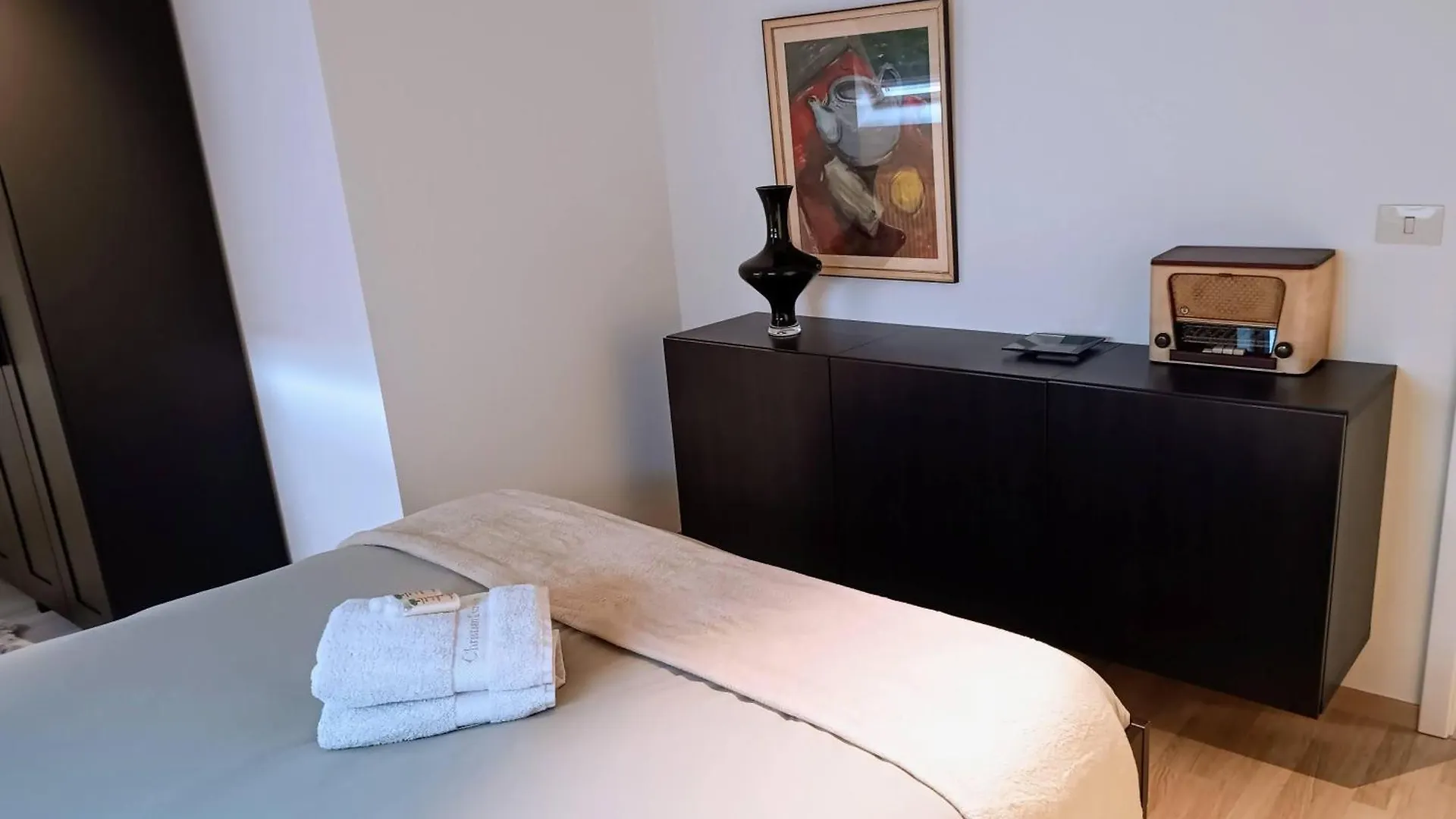 Huswell - Sunny Terrace With Harbour View - 5-Min Walk To Station Apartment Ostend 0*,  Belgium