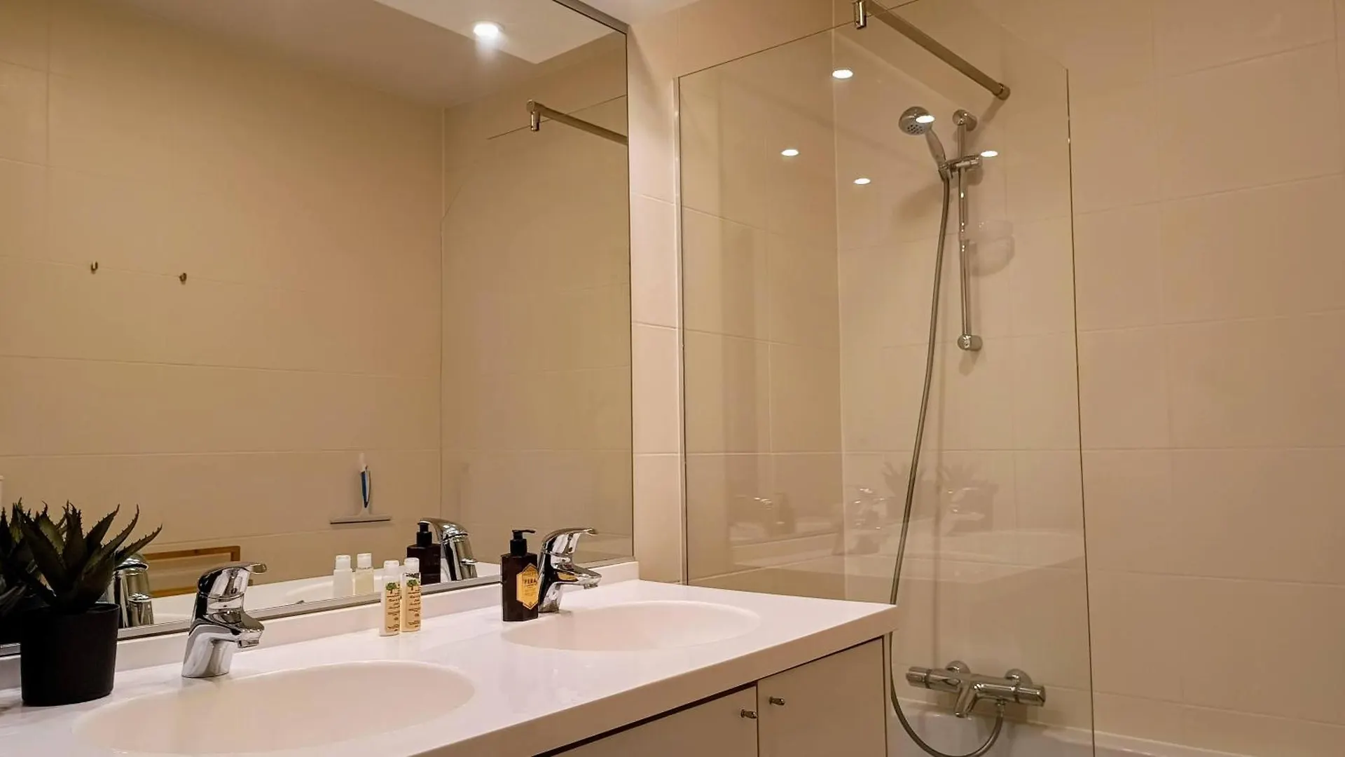 Huswell - Sunny Terrace With Harbour View - 5-Min Walk To Station Apartment Ostend 0*,