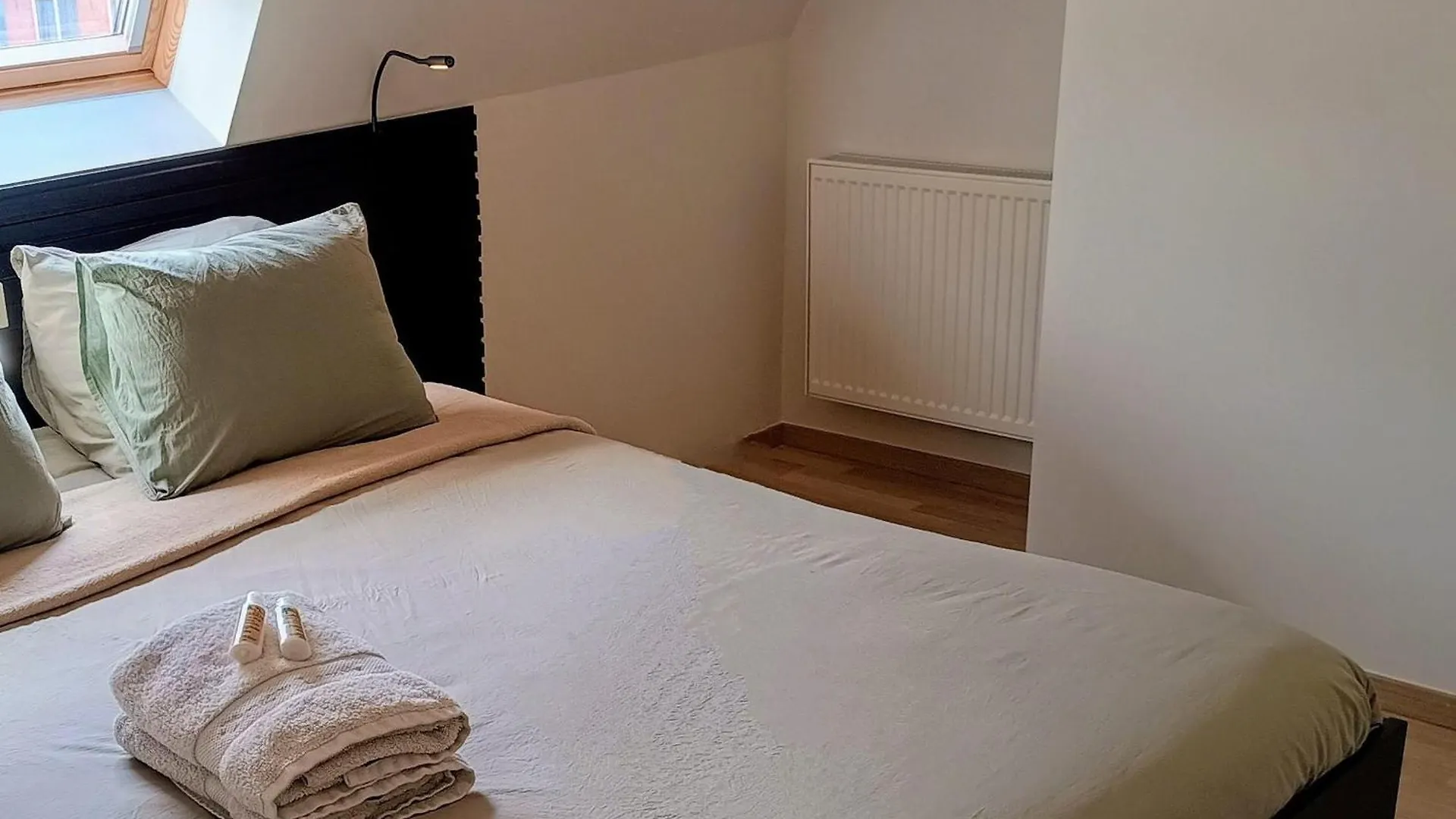 Huswell - Sunny Terrace With Harbour View - 5-Min Walk To Station Apartment Ostend Belgium