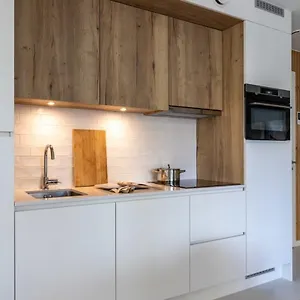 Huswell - Queen At Sea: Modern 2 Bedroom Ostende